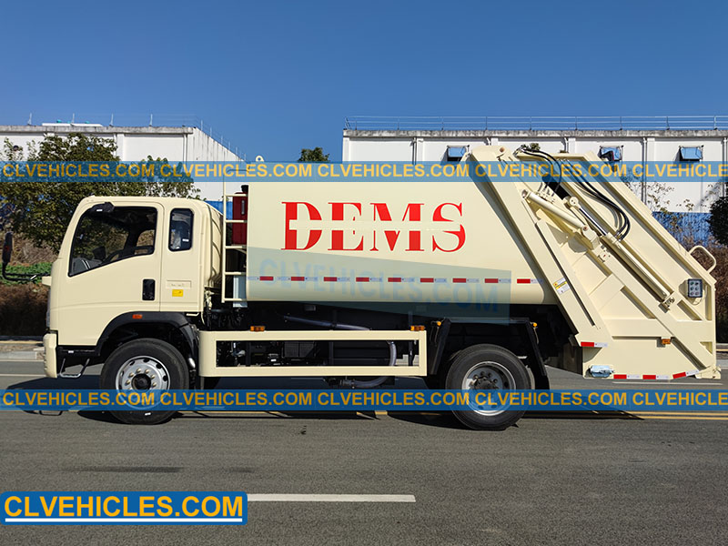 Rear loader garbage truck