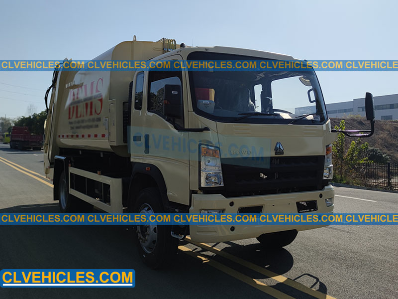Garbage compactor truck
