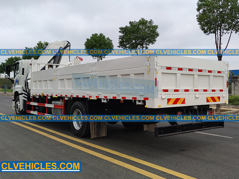 ISUZU truck with kunckle crane