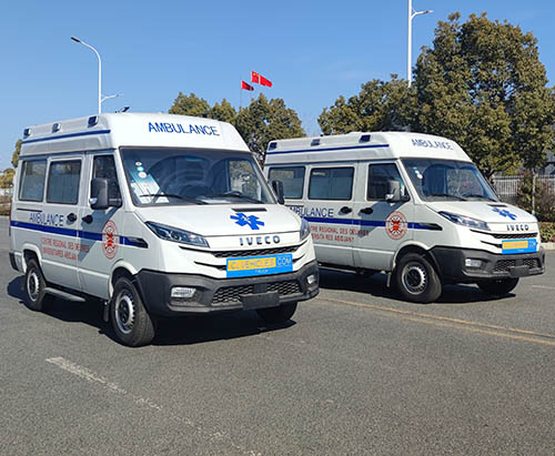 يتم شحن وحدتين من سيارات الإسعاف IVECO DAILY إلى كوت ديفوار