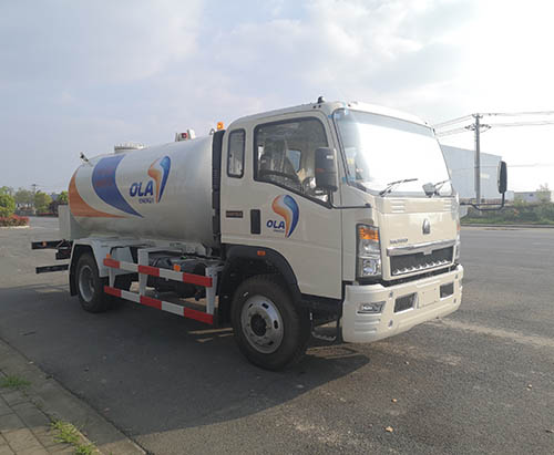 وحدة واحدة من 8000 لتر من شاحنة صهريج غاز البترول المسال تشحن إلى أوغندا