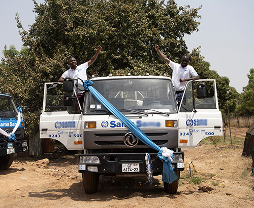 استقبل العميل في غانا شاحنات تفريغ وشاحنات مياه من CLVEHICLES . COM