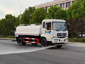 تشغيل شاحنة رش المياه DONGFENG KINGRUN RHD 15CBM
