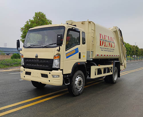 One Unit of HOWO 8CBM Compressed Garbage Truck Ship to Grenada