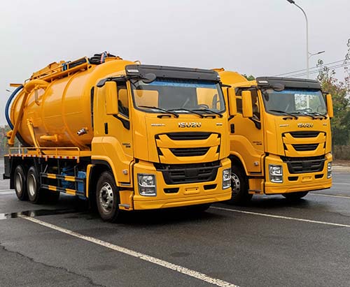 
     يتم شحن وحدتين من شاحنات شفط مياه الصرف الصحي ISUZU GIGA إلى الإمارات العربية المتحدة
    