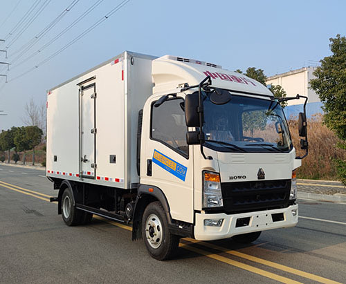 شحن شاحنة مبردة من طراز HOWO سعة 5 أطنان إلى نيجيريا