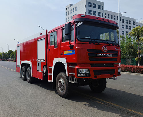 شحن وحدة واحدة من شاحنة إطفاء SHACMAN 6x6 AWD مزودة بخزان مسحوق جاف ورغوة إلى ليبيريا