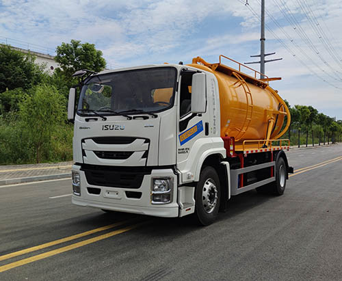 One Unit of ISUZU FTR 12CBM Vacuum Suction Tanker Truck Ship to Cape Verde