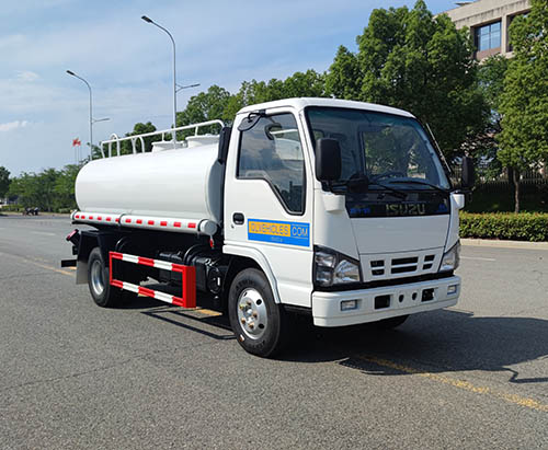 وحدة واحدة من شاحنة خزان المياه ISUZU 600P 5000L تم شحنها إلى اليمن