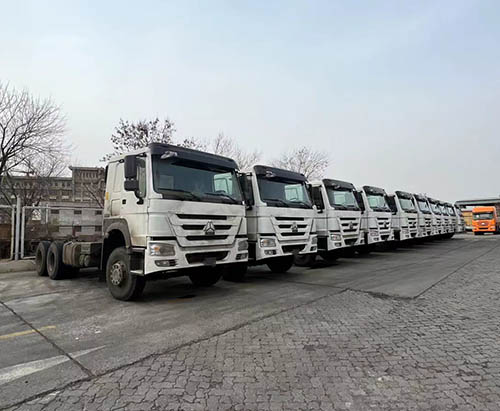 10 وحدات من شاحنات نقل البضائع HOWO 6x4 371hp تشحن إلى جيبوتي